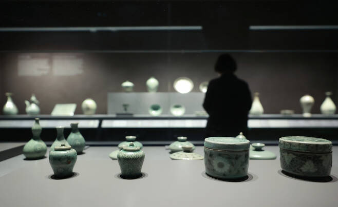 Goryeo celadon ware on display in the remodeled celadon gallery of the NMK (Yonhap)