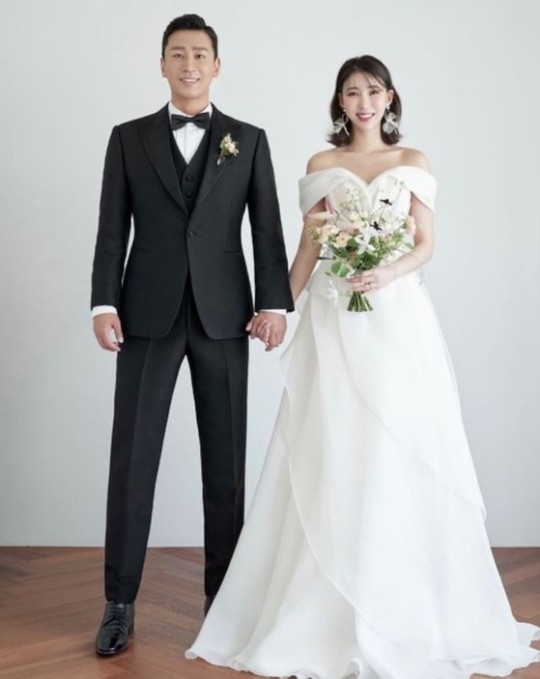 이동근 아나운서가 가수 출신 사업가 김주하와 결혼한다. 사진｜이동근 SNS