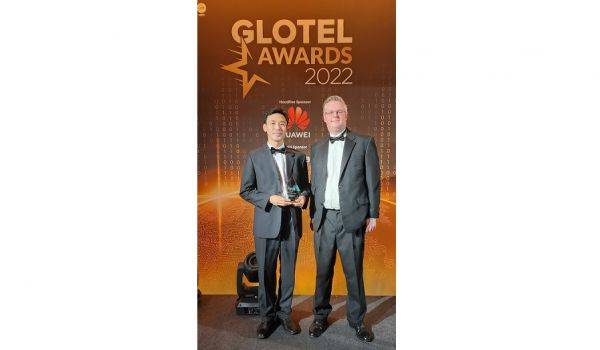 SK텔레콤이 5G 서비스와 인프라 기술로 복수의 글로벌 어워드를 석권했다. 사진은 지난 2일(한국시간) ‘글로벌 텔레콤 어워드 2022’ 시상식 현장에서 SK텔레콤 양기석 매니저가 ‘최우수 가상화 혁신’ 분야에서 수상하는 장면. 사진=SKT