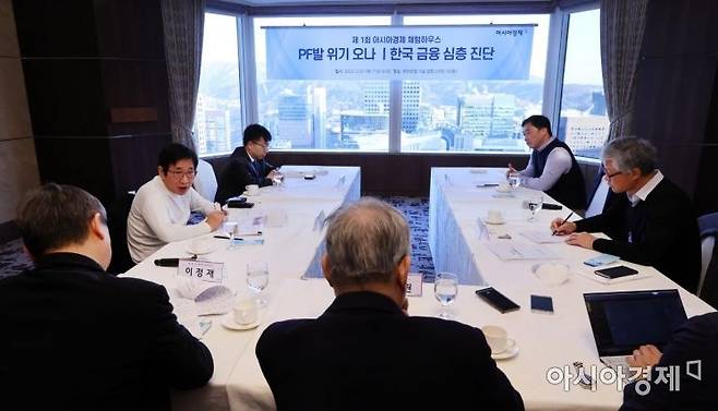 지난 1일 서울 중구 롯데호텔에서 열린 제1회 아시아경제 채텀하우스 'PF발 위기 오나|한국 금융 심층 진단'에서 참석자들이 의견을 나누고 있다./김현민 기자 kimhyun81@