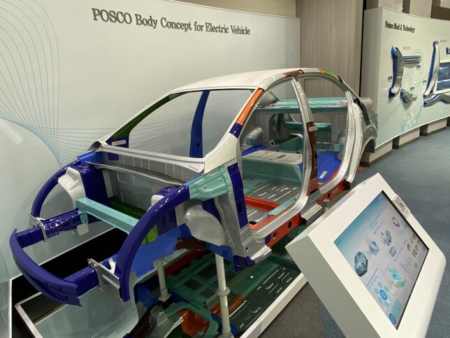 포스코가 자사 철강 소재로 만든 초경량 전기차 철강 차체 실증 모델 ‘PBC-EV’의 모습. 포스코 제공
