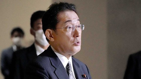 기시다 후미오 일본 총리가 지난 9월 오후 일본 총리관저에서 약식 기자회견을 하고 있다. 연합뉴스