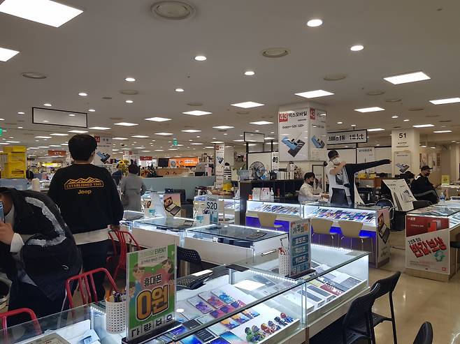 통신사 판매점이 모여있는 신도림 테크노마트 [박지영 기자/park.jiyeong@]