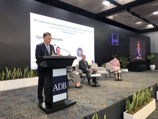 이종욱 조달청장이 5일(현지시간) 필리핀 마닐라에서 열린 '제8차 아태 전자조달 네트워크 총회'에서 기조연설을 하고 있다.
조달청 제공