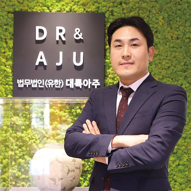 최의상 대륙아주 변호사 성균관대 법학 학사, 성균관대법학전문대학원 법학전문석사, 성균관대 법학과 행정법 박사수료, 제3회 변호사 시험 합격, 전 서울고등법원 행정부 재판 연구원, 전 서울고등법원 민사부 재판연구원 법무법인 사진 대륙아주