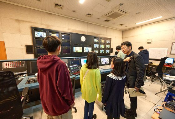 한국기원의 케이블방송 채널 ‘바둑TV’는 각종 바둑 관련 프로그램을 시청자에게 제공한다.