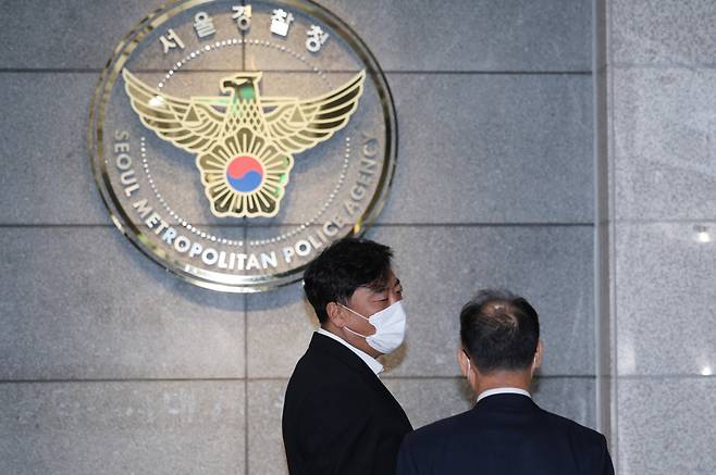 지난 26일 최성범 용산소방서장이 서울 마포구 이태원사고 특별수사본부에 재소환되고 있다. ⓒ연합뉴스