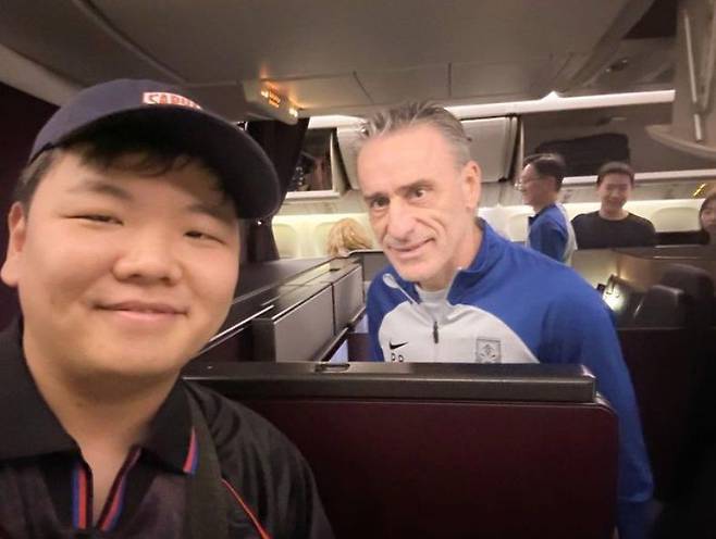 입국 비행기에서 파울루 벤투 감독을 만난 곽튜브. /인스타그램