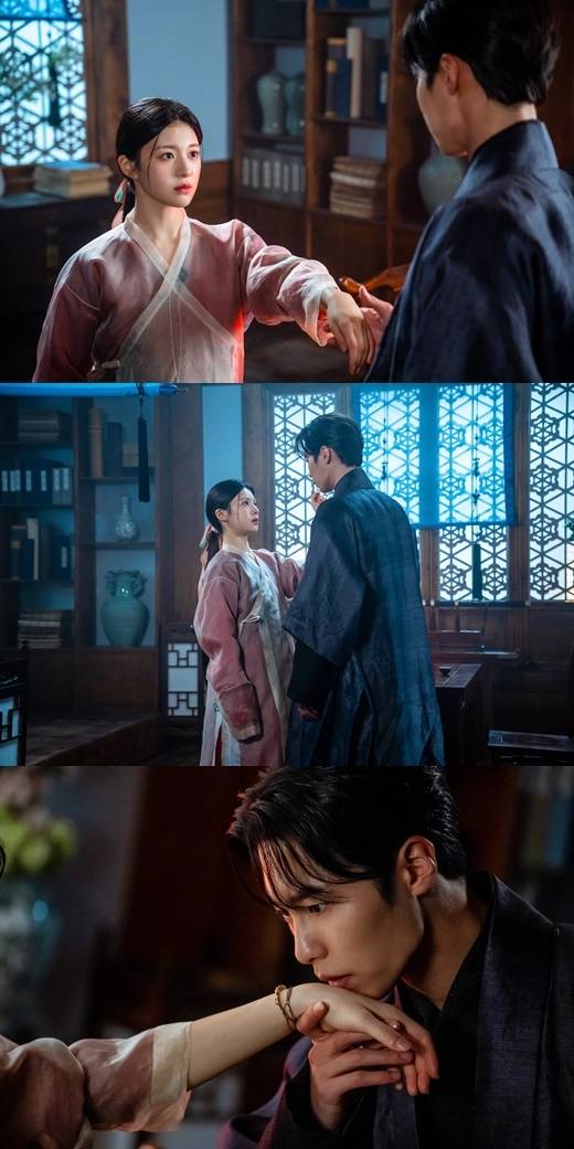 ‘환혼’ 이재욱, 고윤정 손등 키스가 포착됐다.사진=tvN 제공