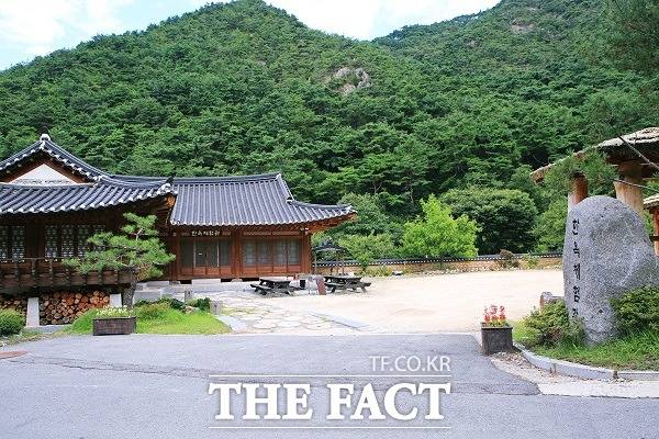 한국관광공사가 주관한 친환경 추천 여행지로 충북 괴산군 괴산읍 검승리에 소재한 성불산 자연휴양림이 선정됐다. /괴산군 제공.