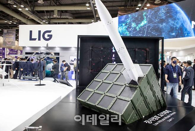 2022 대한민국 방위산업전(DX KOREA)에서 LIG넥스원이 장사정포 요격 체계 모형을 전시했다. (사진=LIG넥스원)