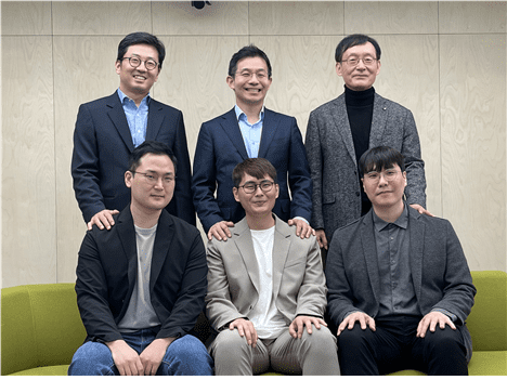 공동연구를 진행한 서울대-고려대 연구팀.좌측 위부터 오른쪽 방향으로 교신 저자인 고려대 융합에너지공학과/KU-KIST융합대학원 이승우 교수, 서울대학교 재료공학부 남기태 교수, 고려대학교 물리학과 박규환 교수. 좌측 아래부터 오른쪽 방향으로 논문 제1저자인 인하대 물리학과 유석재 교수, 서울대학교 재료공학부 김령명 연구원, 고려대학교 KU-KIST융합대학원 허지혁 연구교수 (사진=과기정통부)