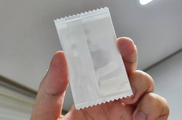 - 빛에 비춰보면 이전보다 내부 실루엣이 더 잘 보인다