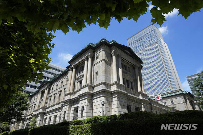 [도쿄=AP/뉴시스]일본 중앙은행인 일본은행 청사. 2022.07.29.