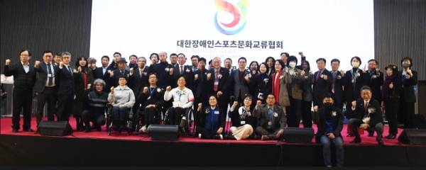 대한장애인스포츠문화교류협회(회장 류시문)는 지난 20일 경기도 고양시 일산 킨텍스에서 류시문 회장, 권용순 상임부회장, 염경훈 사무총장, 회원 등 200여명이 모여 공식 출범식을 개최했다. 사진|알파데일리 김현재, 유상철 기자 제공