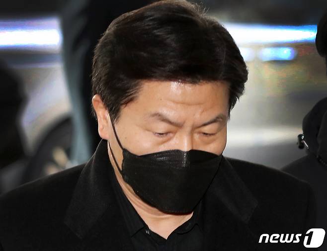 이태원 참사로 구속영장이 청구된 이임재 전 용산경찰서장이 23일 오전 서울 마포구 서울서부지방법원에서 열리는 영장실질심사에 출석하고 있다. 2022.12.23/뉴스1 ⓒ News1 구윤성 기자