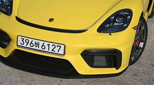 포르쉐 718 카이맨 GT4