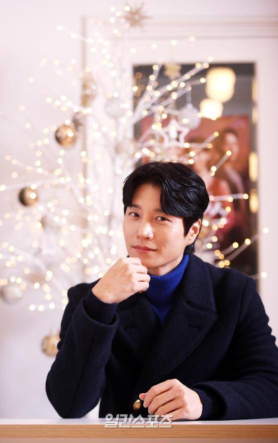 창작뮤지컬 '루쓰'에서 '보아스'역을 맡은 배우 김다현이 20일 오후 서울 서초구 힘컨텐츠 사옥에서 진행된 일간스포츠와의 인터뷰에 앞서 포즈를 취하고 있다. '루쓰'는 구약성서 속 '룻기'를 토대로 한 작품으로, 내년 3월 5일부터 4월 2일까지 광림아트센터 BBCH홀에서 공연된다. 김민규 기자 mgkim1@edaily.co.kr /2022.12.20/