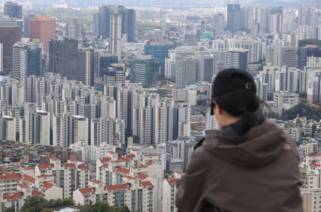 서울 시내에서는 초대형평수 아파트를 중심으로 신고가 거래가 나타나고 있다. [연합]