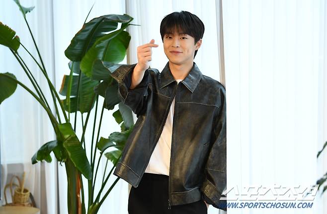 SBS 드라마 '치얼업'의 배우 배인혁이 13일 서울 강남구 논현동 한 카페에서 라운드 인터뷰에 앞서 포즈를 취하고 있다. 논현동=박재만 기자 pjm@sportschosun.com/2022.12.13/