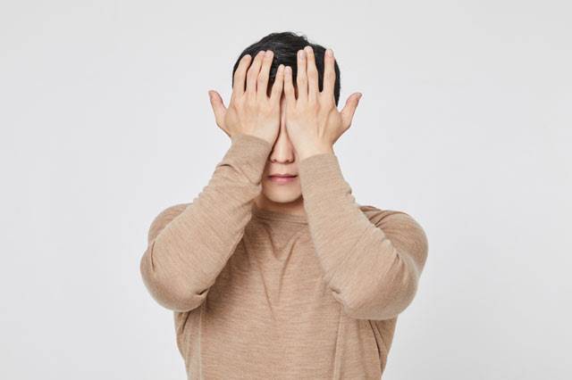 겨울철 안구건조증 해결법으로는 눈 사우나, 온열 안대, 손바닥 찜질 등이 있다./사진=클립아트코리아