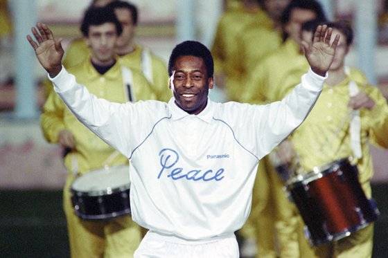 그라운드 밖 펠레는 평화 전도사였다. AP=연합뉴스