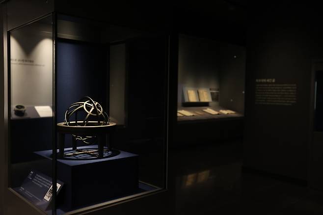 국립고궁박물관의 ‘과학문화실’ 전시장 전경 일부. 국립고궁박물관 제공