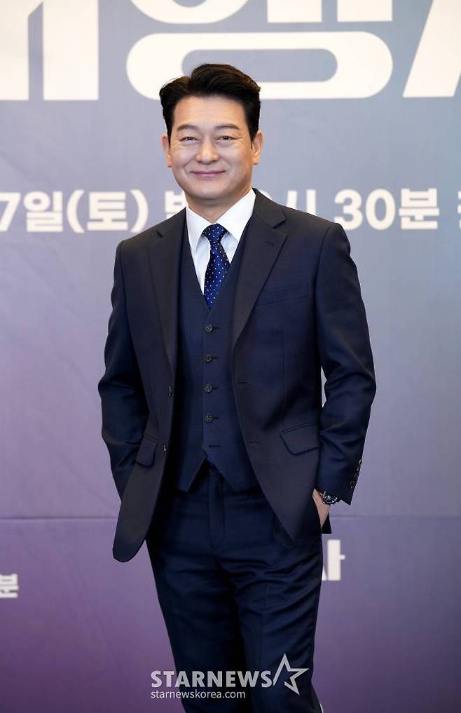 배우 조성하가 5일 오후 온라인으로 진행된 JTBC 토일드라마 '대행사' 제작발표회에 참석해 포즈를 취하고 있다. '대행사'는 VC그룹 최초로 여성 임원이 된 '고아인'이 최초를 넘어 최고의 위치까지 자신의 커리어를 만들어가는 모습을 그린 우아하게 처절한 광고인들의 전투극을 다룬 드라마. 오는 7일 첫 방송. / 사진제공 = JTBC /사진=김창현 기자 chmt@