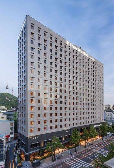 명동에 위치한 티마크그랜드호텔 전경.