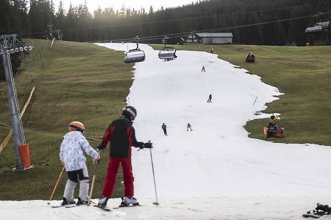 지난 4일 스위스 알프스의 한 스키장 모습. AP 연합뉴스