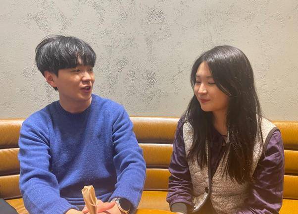 이야기를 나누고 있는 그린컨티뉴 전인호 대표(좌)와 컨셔스웨어 서인아 대표(우)