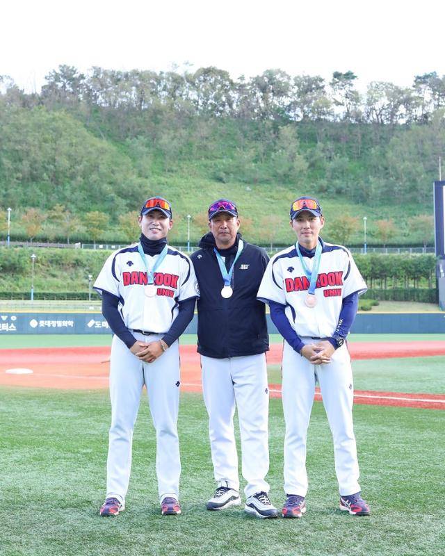 김유진(가운데) 단국대 감독과 김정민(왼쪽), 김태우 코치. 박상은 기자