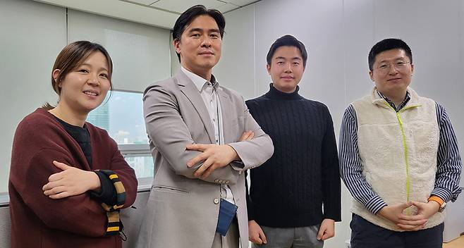 게임을 접목한 뉴스 서비스 ‘즐거운 뉴스 프로젝트’를 제안해 구글 뉴스 이니셔티브(GNI)의 ‘혁신 챌린지’ 지원 대상으로 선정된 연합뉴스 디지털기획팀을 지난 6일 서울 종로구 연합뉴스 사옥에서 만났다. 사진은 서현경 차장(왼쪽부터), 권기정 팀장, 손유민 사원, 서명덕 기자.