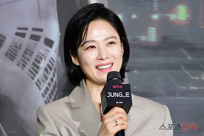 넷플릭스 영화 '정이'(감독 연상호)의 제작보고회에 참석한 김현주. ⓒ이혜영 기자 lhy@hankooki.com