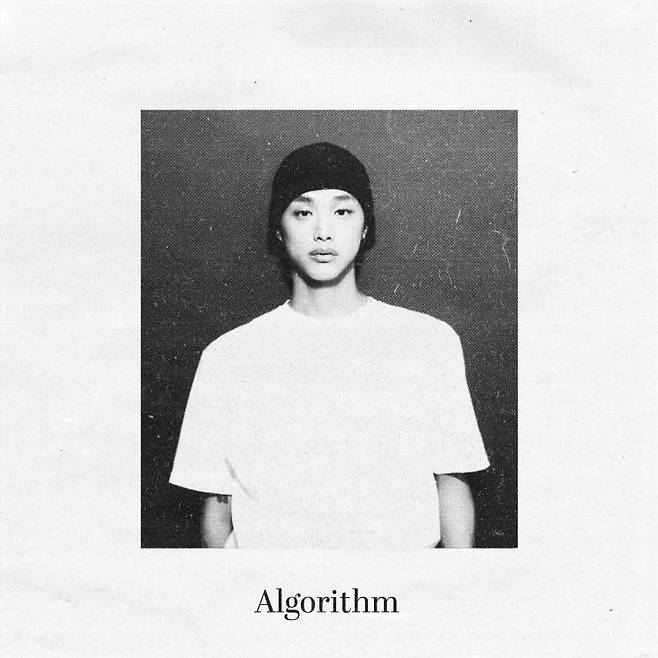 새 EP 〈Algorithm〉의 커버 이미지