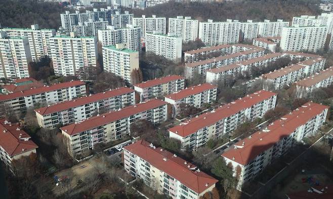 서울시가 올해 안전진단을 진행중인 100여개 단지에 대해 재건축 사업에 속도를 내고 있다. 사진은 서울 양천구 목동 일대 아파트 모습. 연합뉴스