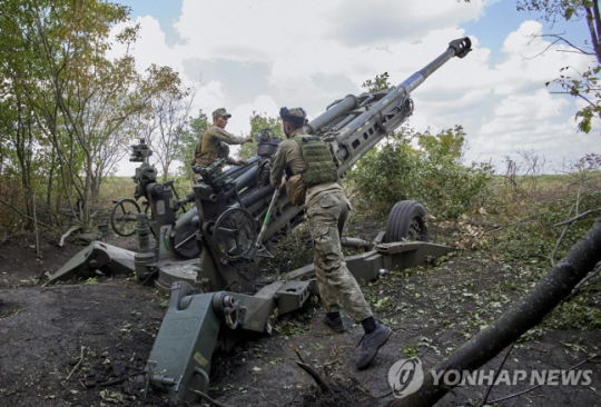 미국이 지원한 155mm 곡사포를 발사하는 우크라이나군. EPA 연합뉴스