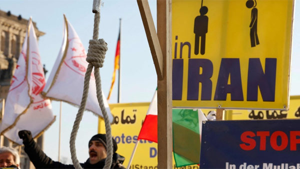 지난 19일 독일 연방의회 앞에서 이란 당국의 사형 집행에 반대하는 시위를 벌이는 시위대 [사진제공 : 연합뉴스]