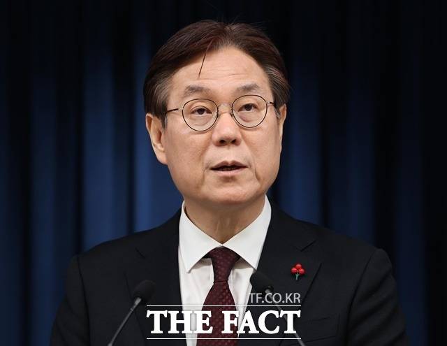 이관섭 대통령실 국정기획수석은 29일 '난방비 폭등' 문제와 관련해 "지금 당장 특별한 대책은 없다"며 "세계적으로 에너지 가격이 올랐기 때문에 저희도 (상승한) 에너지 가격을 반영시킬 수밖에 없는 부분이 있다"고 말했다. 이 수석이 지난달 28일 용산 대통령실 청사에서 브리핑 하는 모습. /뉴시스