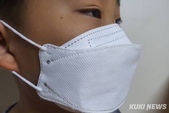 30일부터 실내공간에서 마스크 착용 의무가 착용 권고로 전환된다.