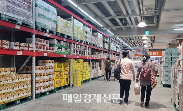 Food price inflation continues as pantry items and alcohol all see higher prices [Photo by Lee Seung-hwan]