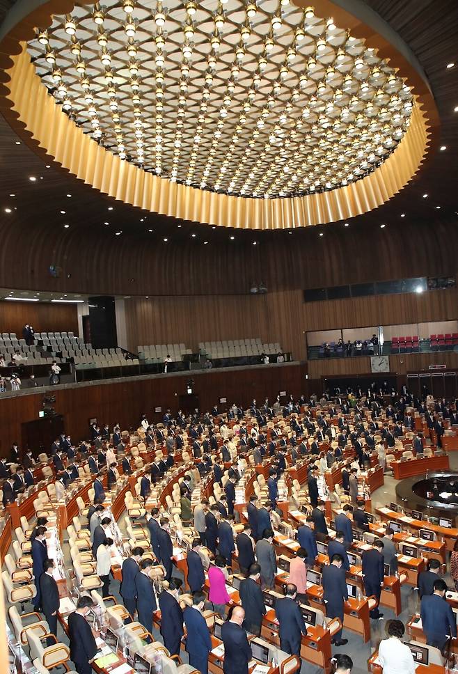 국회의원 300명이 법안과 정책에 대해 토론하는 서울 여의도동 국회 본회의장. 공동취재사진