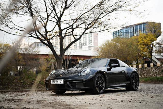 포르쉐 911 타르가 4 GTS 50주년 포르쉐 디자인 자유로 연비