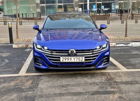 폭스바겐 신형 아테온 R라인 4모션. 출처=IT동아