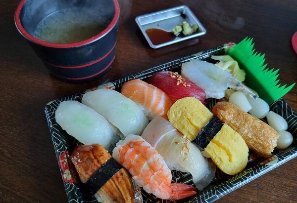 민영활어공장의 민영초밥