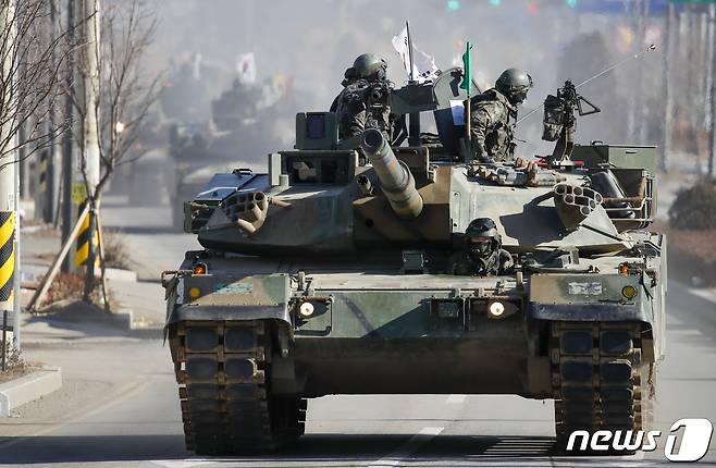 K1 전차와 군병력.(자료사진)ⓒ News1