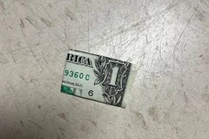미국 테네시주에서 발견된 마약 묻은 1달러 지폐. /테네시주 보안관실 페이스북