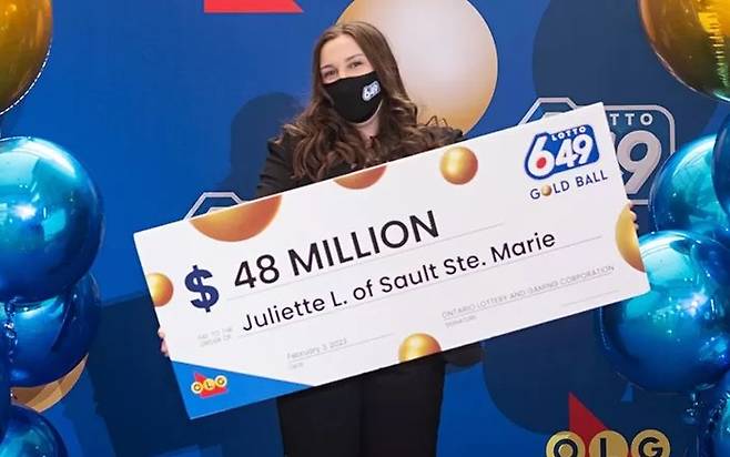 캐나다 온타리오 주 수세인트 마리에 사는 줄리엣 라무르(18)가 현지 로또 1등에 당첨돼 4800만 캐나다달러의 주인공이 됐다