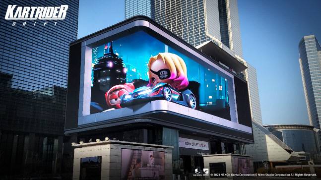 서울 강남 일대에서 방영된 ‘카트라이더: 드리프트’ 대형 옥외광고 이미지. 제공 | 넥슨