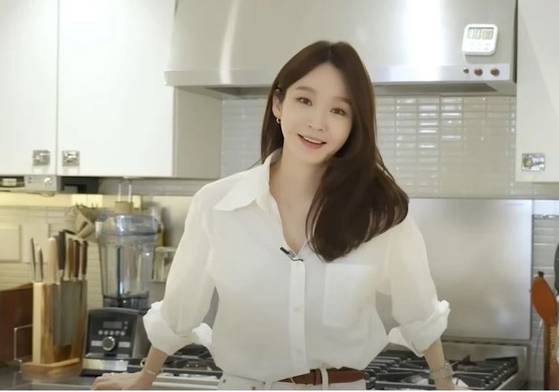 강민경 유튜브 채널 캡처.